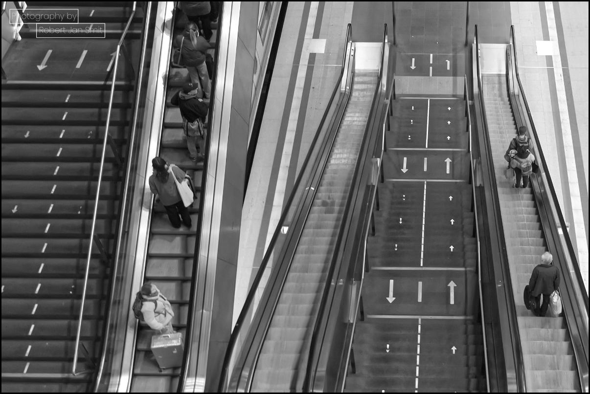 Hauptbahnhof Berlijn trappen, liften en roltrappen