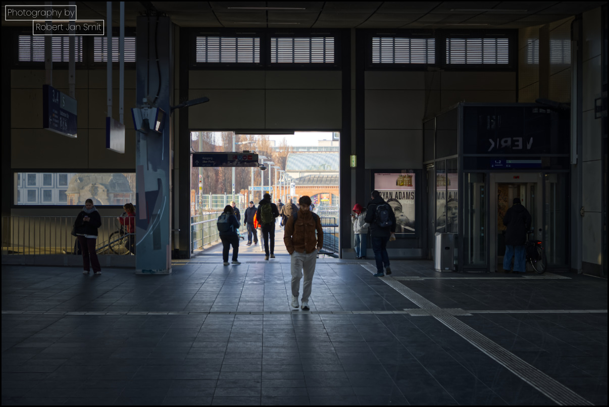 van de S-Bahn naar U-Bahn Metrostation Warchachauer Strasse.