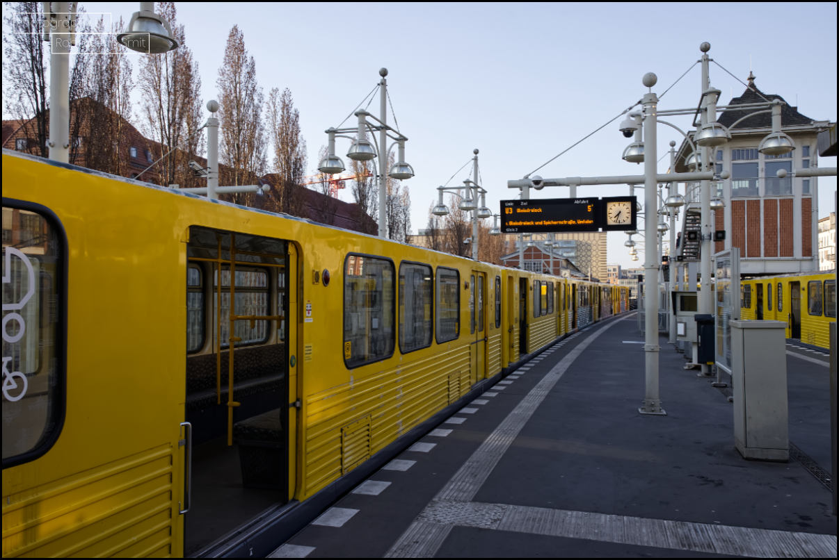 vertrek U3 uit Metrostation Warchachauer Strasse.