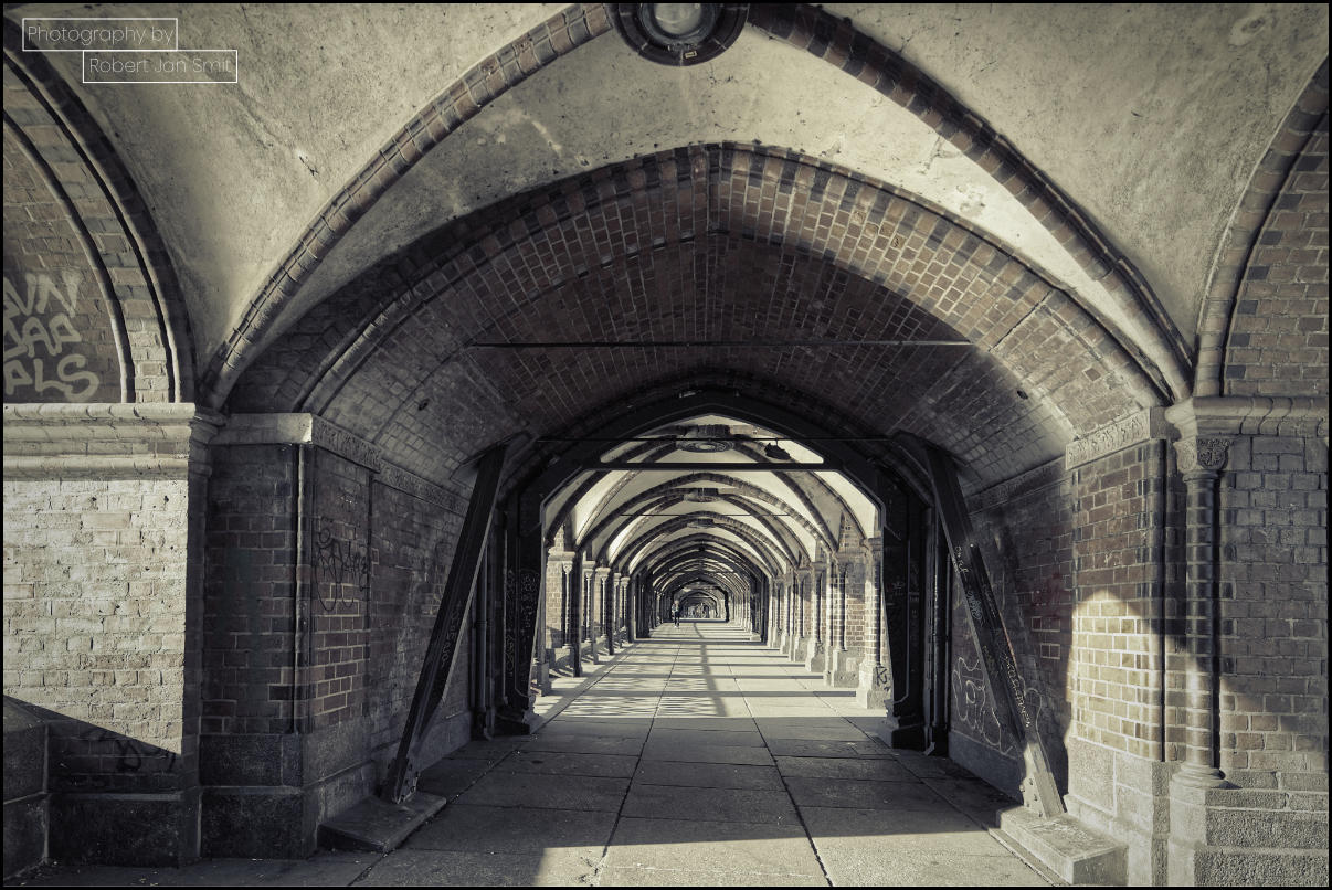 De gallerij onder de Oberbaumbrücke