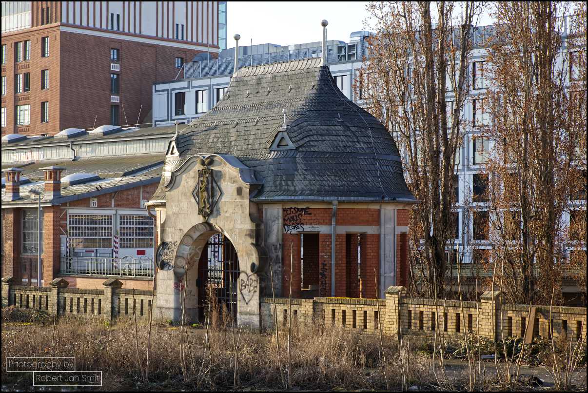 Monumentaal trappenhuis station Warschauer Straße zonder gebruiks functie