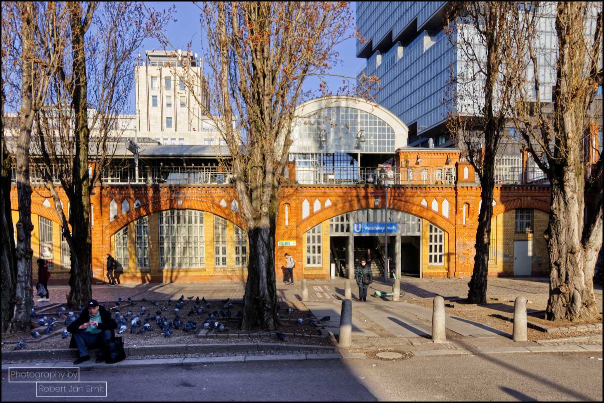 Het station Warschauer Straße gezien vanaf Warschauer Plaz