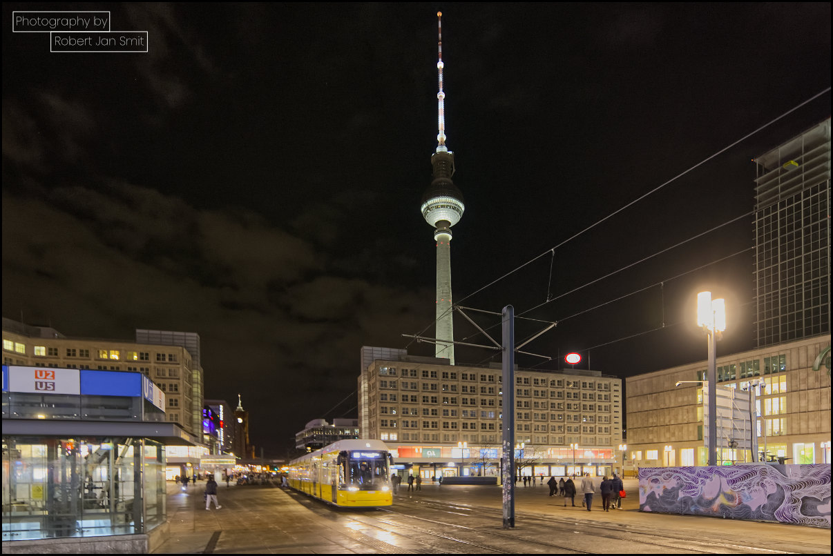 Alexanderplatz bij nacht