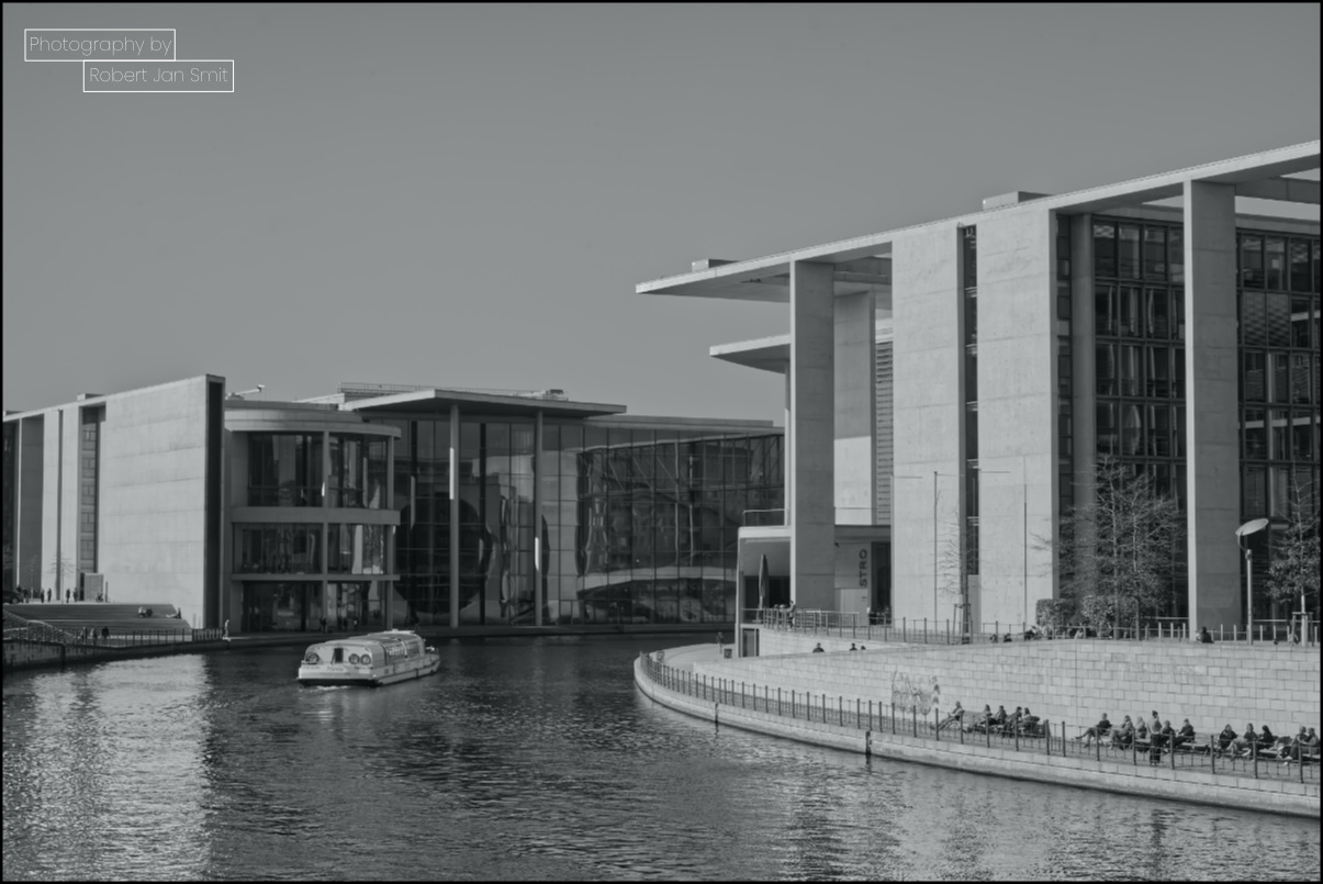 Paul-Löbe-Haus en het Marie-Elisabeth-Lüders-Haus aan de Spee