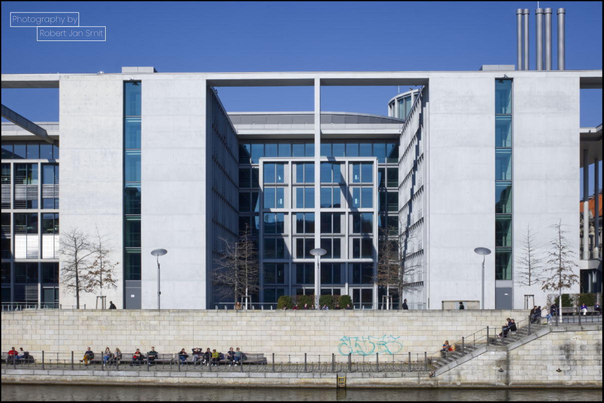 Rusten aan de Spee voor het Marie-Elisabeth-Lüders-Haus.