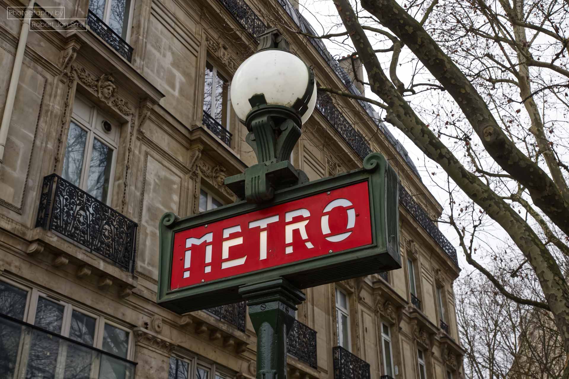 Metrobord in Parijs