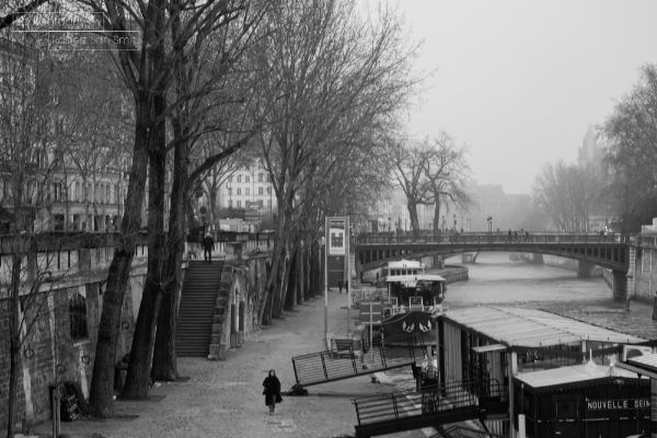 Eenzame wandeling langs de Seine Parijs