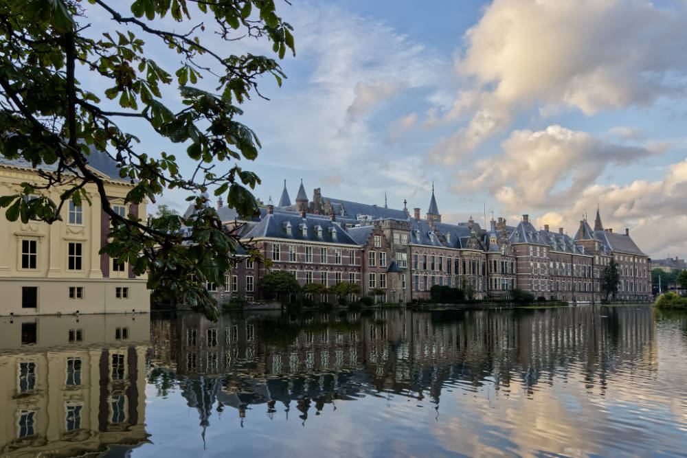 Hofvijver met het Binnenhof