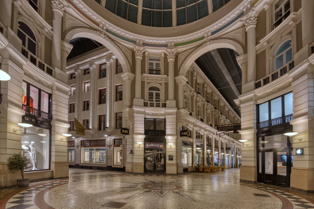 Passage Den Haag bij nacht