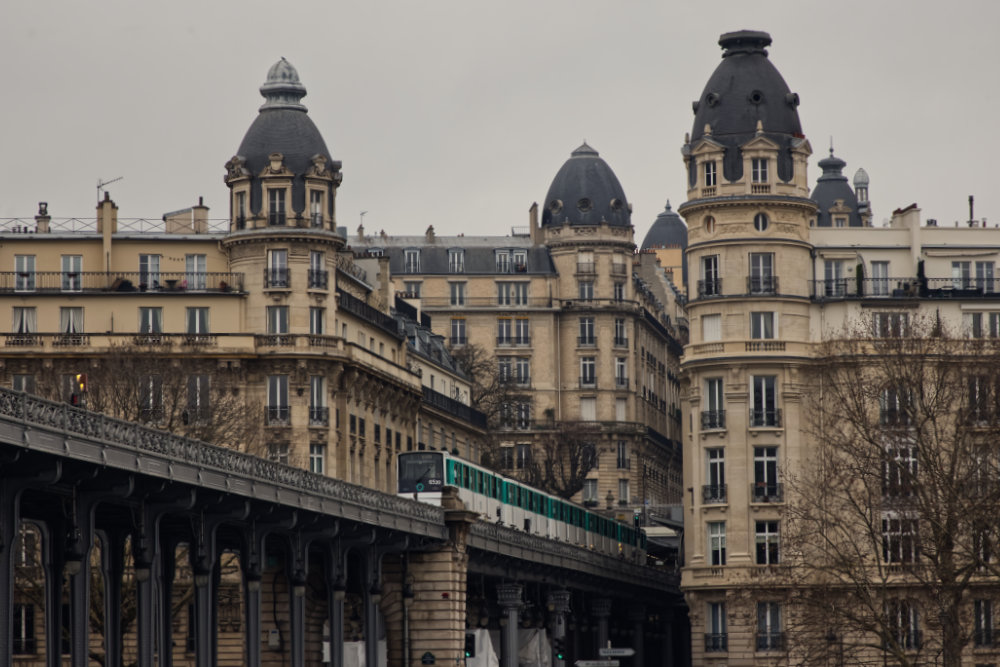 De Pont de Bir Hakeim brug op grootformaatfoto
