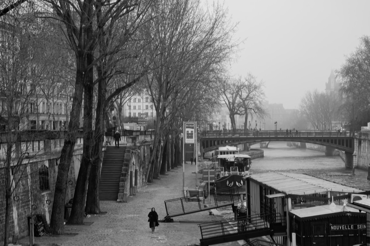Eenzame wandeling langs de Seine Parijs